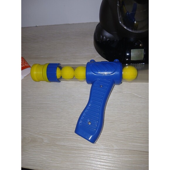 Sharper Image Hungry Bear Target Shooting Game With Box Launcher & 8 Foam Balls - Picture 11 of 16